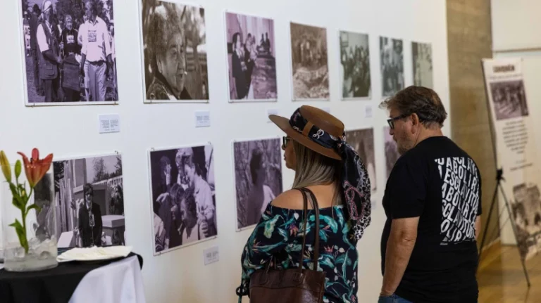 Inauguración de la exposición “Lonquén, el largo camino de la memoria” de Claudio Calderón en el Museo de la Memoria y los Derechos Humanos