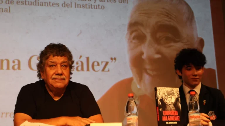 Libro “Compañera Ana” fue presentado a estudiantes del Instituto Nacional en el marco de la Semana de la Memoria